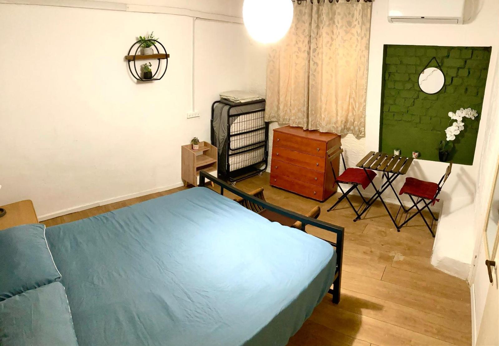 Dotan's Boutique Guesthouse - By The Beach! - Economy Quadruple Room with Shared Bathroom בהרצליה – תצלום מקום האירוח 2 מתוך 9