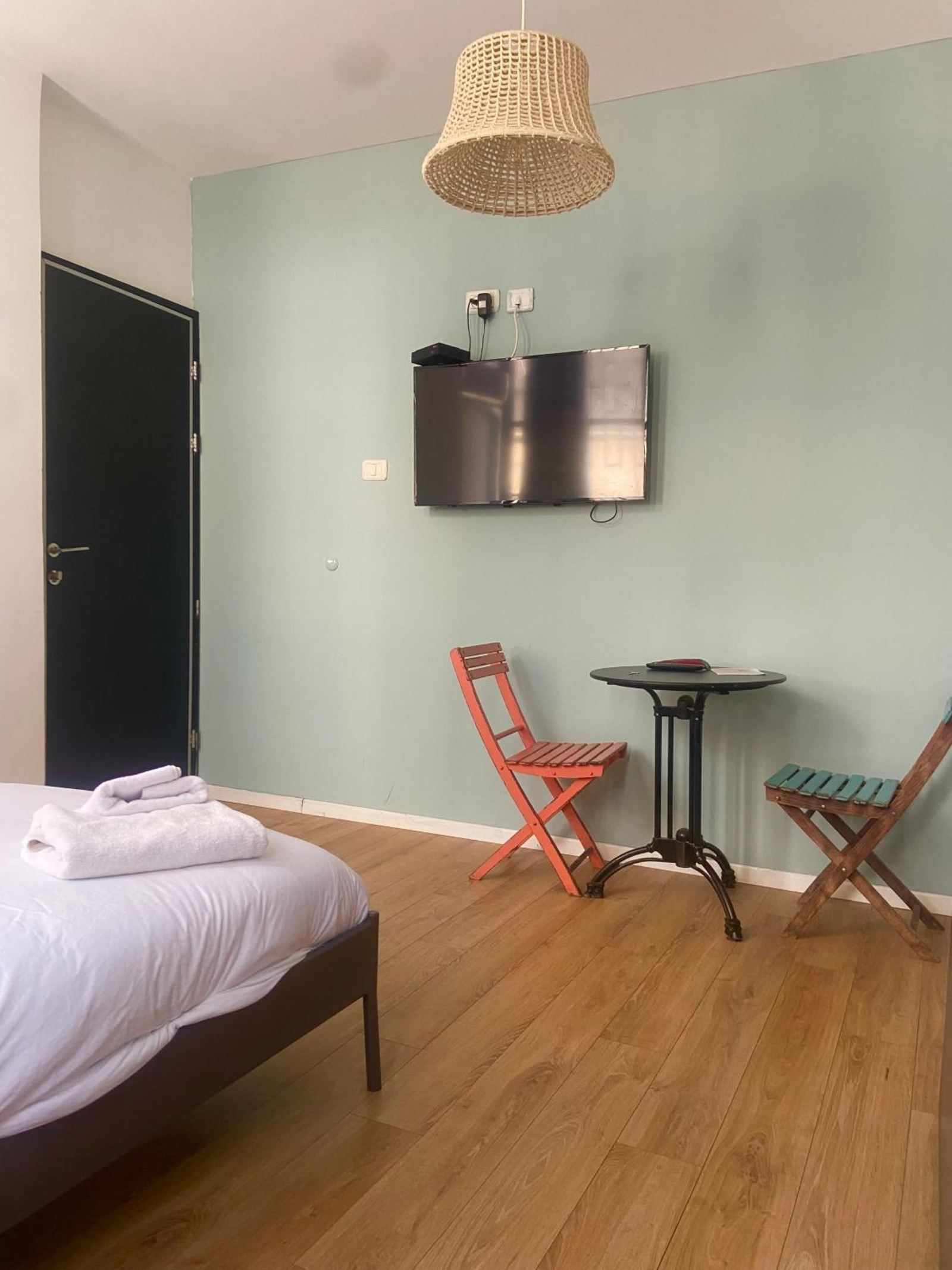 LEVO Urban Studios - Studio with Balcony