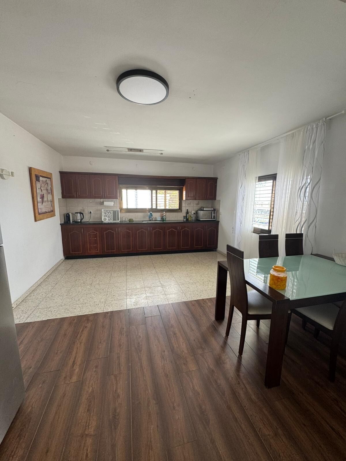 Bright 2‑Bedroom Near Cafés, Shops & Stadium – Ideal Base for Exploring Haifa. בחיפה – תצלום מקום האירוח 4 מתוך 9