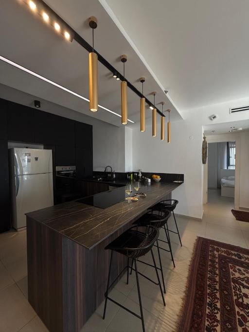 שלוות העמק - דירת 3 חדרי שינה במיקום מרכזי - Three-Bedroom Apartment