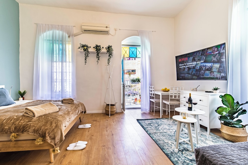 Mamilla View- Suites Apt Hotel