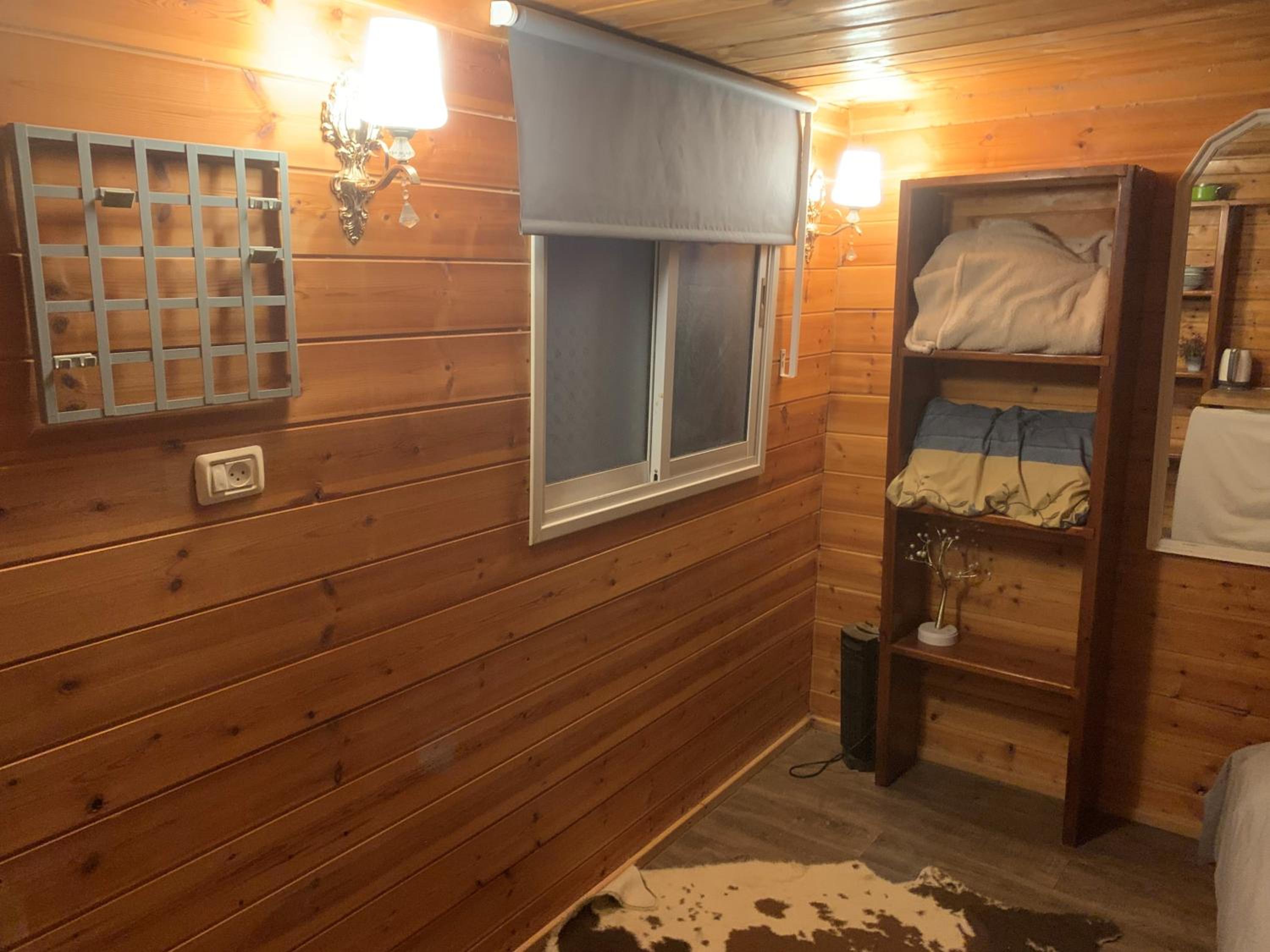 בקתה מעץ בחווה farm B''H - Superior Chalet