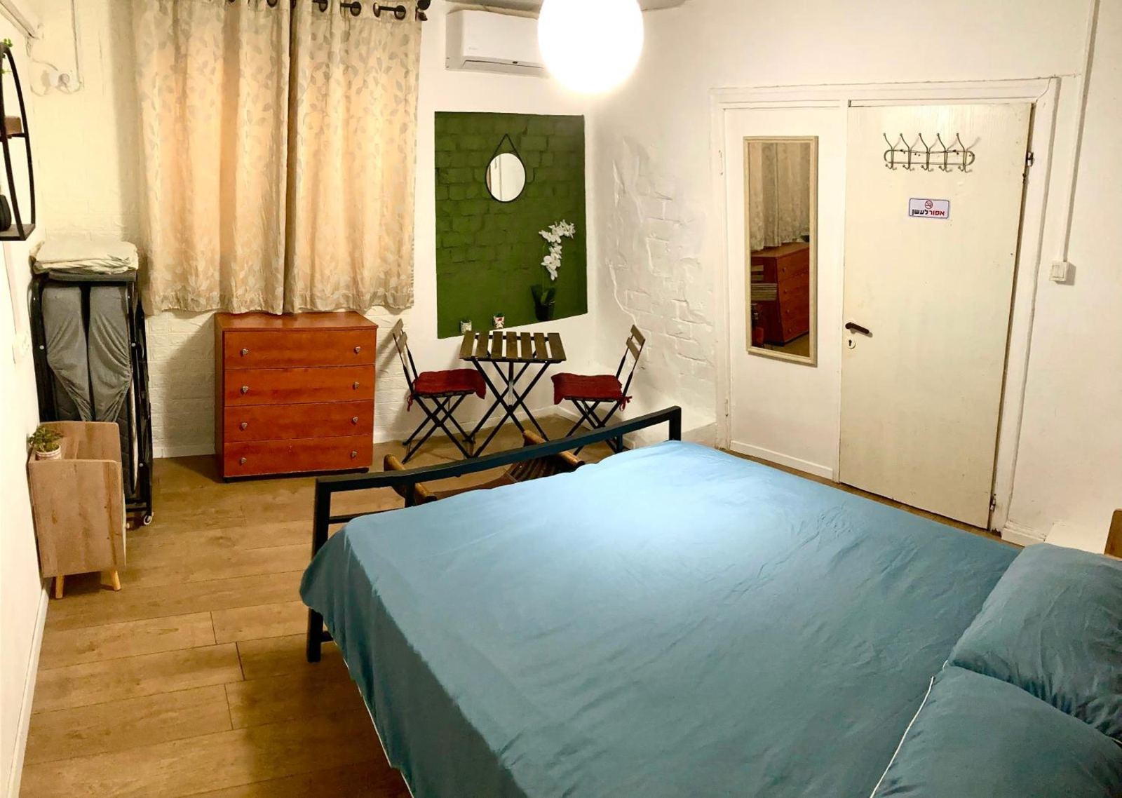 Dotan's Boutique Guesthouse - By The Beach! - Economy Quadruple Room with Shared Bathroom בהרצליה – תצלום מקום האירוח 4 מתוך 9