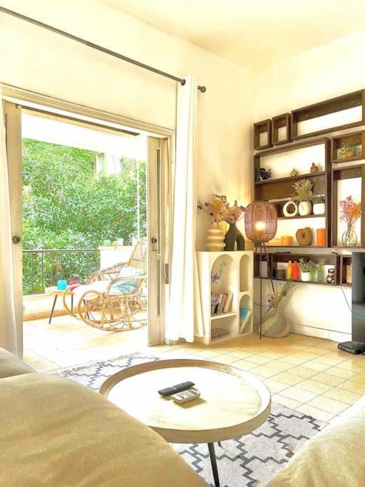 כפר בלב העיר ליד הים המיקום המושלם בתל אביב - Two-Bedroom Standard Apartment