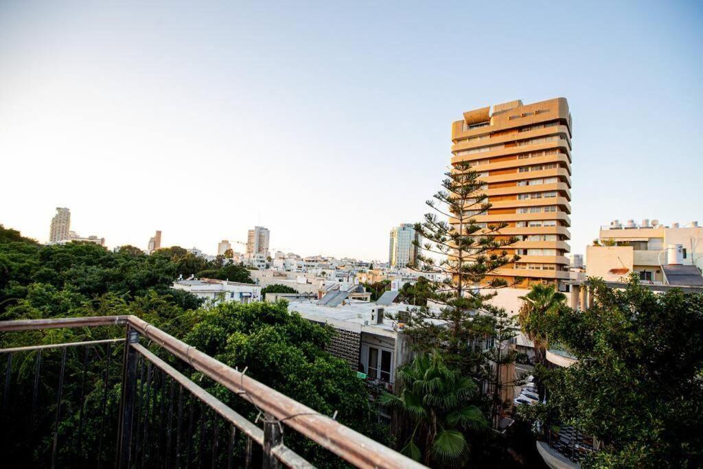 Borochov TLV Luxury Roof Top Apt - Three-Bedroom Apartment