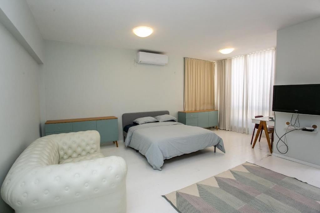 Huge Ultra Luxury TLV Apartment - Three-Bedroom Apartment