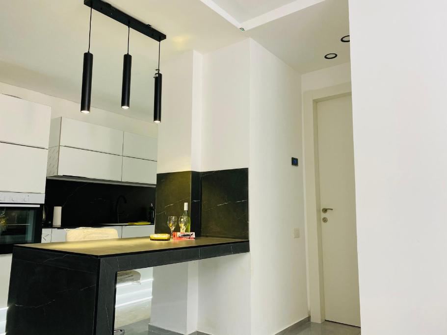 New! luxus- Best suit 2 minutes fromTel Aviv - One-Bedroom Apartment