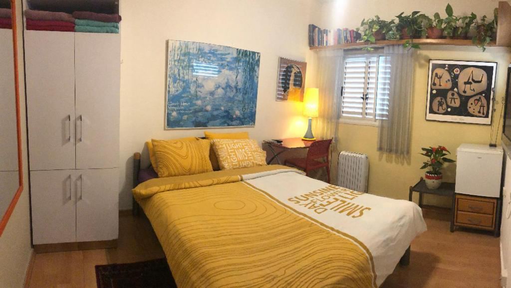 Comfortable quiet room with a private bathroom in shared apartment - Queen Room בהרצליה – תצלום מקום האירוח 3 מתוך 9